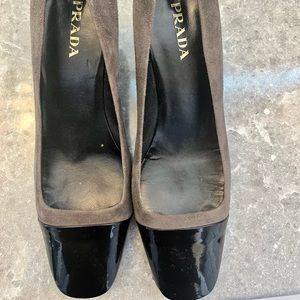 Parade black and gray kitten heel